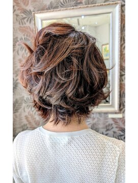 ビューティーセラーバイハリウッド(BEAUTY CELLAR BY HOLLYWOOD) ミディアムショート