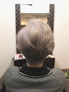 アヴィラ(Avilla) 【AVILLA】ミセスグレージュヘア