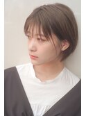 グレージュ　大人かわいい　フェザーバング　マッシュショート