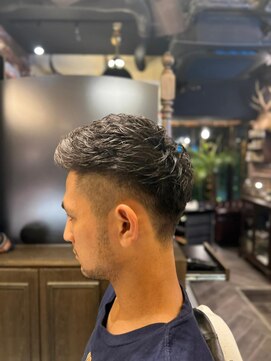 バレス 田町(BALES) [スキンフェード/ツイストスパイラル/田町]