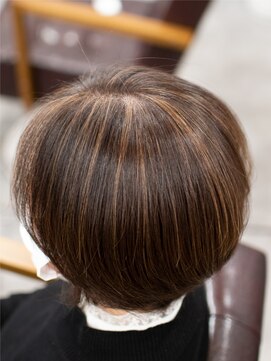 ルルン(Lu-Lun) 【Lu-Lun】 白髪ぼかし脱白髪染めハイライト × 丸み大人ボブ