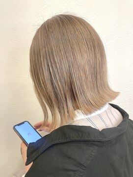 ジィップクリニカ(Zip clinica) ワンブリーチ ミルクティーベージュカラー 担当近森