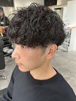 ヒュイル バイ ニアウ(Hwyl by Niau)&nbsp;メンズマッシュパーマ波巻スパイラルパーマニュアンスパーマ眉毛