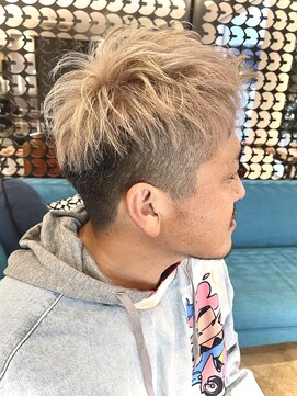 アールハーツ 峰店(R-HEARTS) 《R-HEARTSmine》白髪ぼかしのメンズハイトーン!