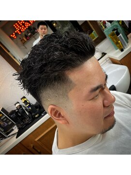 グナスティバイダムディー トウキョウ(GNASTY by DAMDEE TOKYO) オールバックパーマ