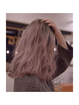 ダラ(DARA) ハイピンクブロンド