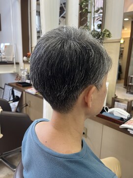 コアフィールフィス(COIFFURE fils) 《見附　今町》すっきり刈り上げショート