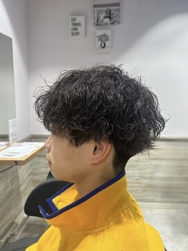 リーオオサカ(Lee Osaka) ［yuuha］波巻きパーマメンズスタイル