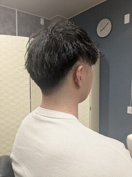 バーバーカミバコ 久留米(BARBER KAMIBAKO) ツーブロックフェード