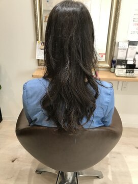 イーズ(eaze) 巻き髪ロングヘアー