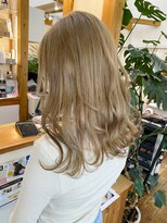 ギャラクシー ヘアードレッサーズ(galaxy hairdressers)&nbsp;透明感が可愛いハイトーンミルクティーベージュ