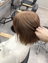 ミルクティーベージュ×ミディアムボブ/小顔に見せる顔周り