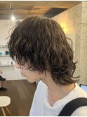 メンズラフセンターパート波巻きスパイラルパーママッシュウルフ
