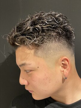 宮城亮太風パーマ×ホワイトメッシュ