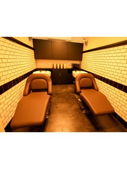 髪の悩みに寄り添う、大人のためのケアサロン。静かな空間で、芯から美しく整えるひとときを。