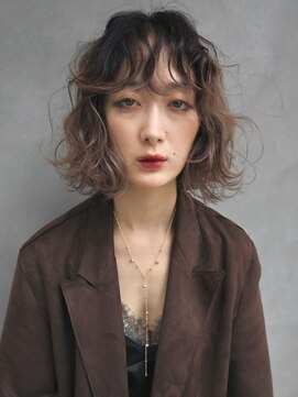 カルテ(QUARTE) ブラウンベージュ　カーリーヘア