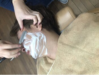 アウトロー(OUTRE)の写真/【カット+極上ヘッドスパ+シェービング¥6000】バーバー専用ブース完備★身だしなみケアはOUTREで!