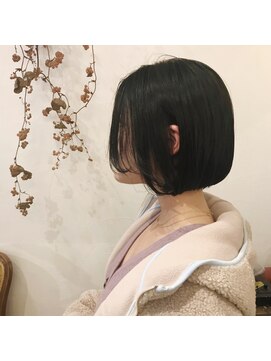 マウロア(MAULOA) “ミニボブ 簡単スタイリング 黒髪 ぷっつんボブ”中西英美子