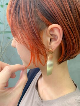 テトヘアー(teto hair) ショートボブ、オレンジベージュ、前髪インナーカラー