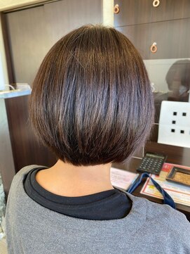 シークレットベースエヌ(Secret Base N) ツヤ髪暗髪マロンベージュ丸みショートボブ襟足スッキリ小顔