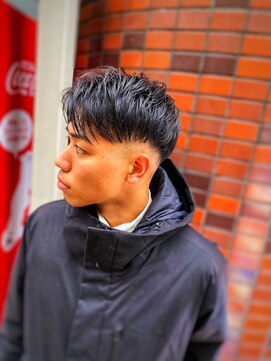 銀座マツナガ 神田店 10代20代メンズセンターパート清潔感スキンフェード好感度モテ髪