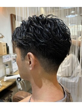 クオリア(QUALIA) ベリーショート＋刈り上げパーマ