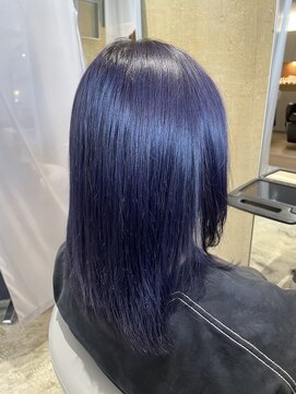 シー 岡崎(,SHE) 黒髪/グレーベージュ/レイヤーロング/前髪パーマ