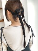 タイトアシンメトリー三つ編みカチモリヘアアレンジ