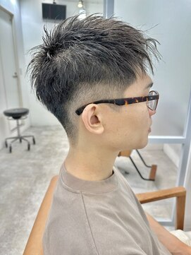 ロミーオム 本厚木(ROMMY. Homme) ツーブロック刈り上げ短髪束感アップバングショートメンズヘア