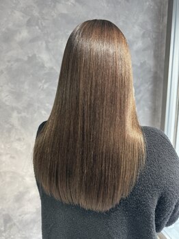 ロイ 梅田(Roy)の写真/【白髪を自然にカバー◎】透明感×ツヤ感で若々しい印象に!ダメージレスなグレイカラーで美しい髪色へ!