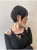 黒髪でも大人かわいいショートヘア