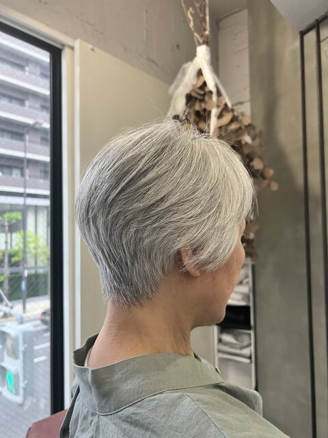 グレイヘアショート