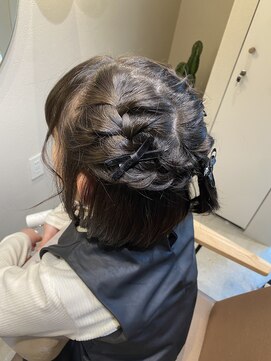 ギュルン(gronn) gronn 編み込みボブな女の子