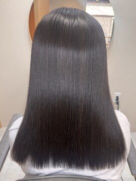 イゾラ(isola) 【isola】学割U24/学生カット/水トリートメント/サラツヤヘア