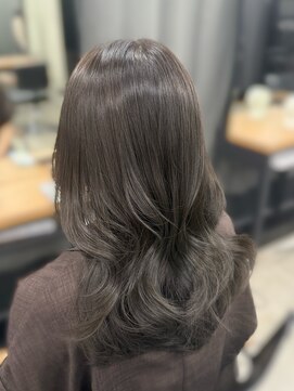 アリュウル 表参道(ALLURE) 透明感オリーブグレージュカラー×レイヤーカット◯伊藤