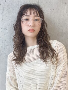 ラダ(Lada) 【LadA 城本英恵】  ふんわりパーマスタイル