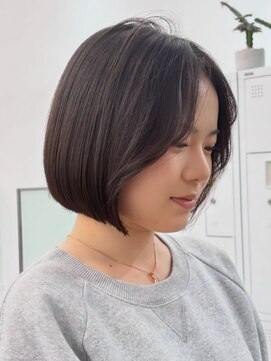ニトバイアンキシム(nit by ahnkism) 大人可愛い前下がりひし形ボブ