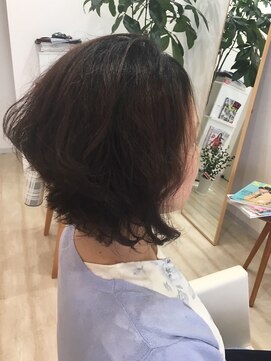 サロンドゥドリス(Salon de Doris) 前下がりカット