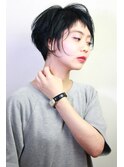 襟足を刈り上げたコンパクトショートボブ