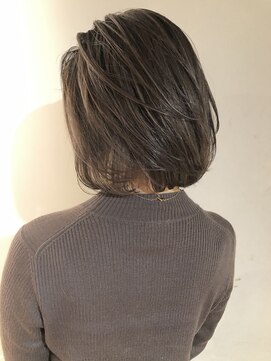 リバレッジ 白金(Leverage) ハイライト柔らかグレージュレイヤーボブ