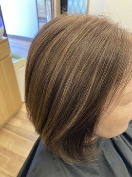 くろーばー 前下がりボブ