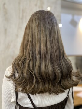 ラビス(Lovis) ミディアム/暗めカラー/デザインカラー/フェイスフレーミング