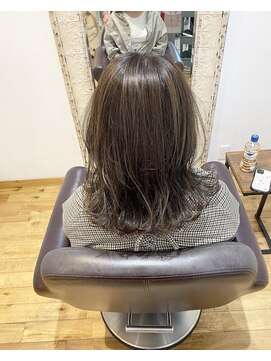 ルッツ(Lutz. hair design) highlight color