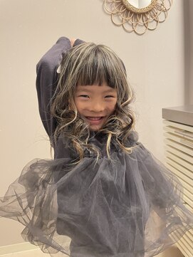 チャプター 問屋町(chapter) ケアブリーチハイライトミルクティーベージュ子供ヘアキッズヘア