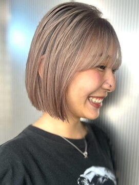 イリ 大阪(ili) ハイライトカラーミルクティーベージュレイヤーカット