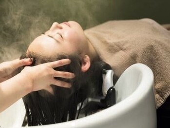 ハチノ(8NO)の写真/頭皮の汚れをスッキリ落とし、髪も心もリフレッシュ♪頭皮から毛先まで、潤いたっぷりの艶髪に…☆