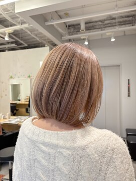 イリ 梅田(ili) ボブヘア/ベージュ
