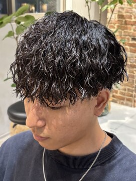 ボンドストーリールミエール(Bond Story lumiere) ツイストスパイラルパーマ縦落ちパーマラウンドマッシュ眉毛