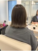 オリーブカラー　外はねボブ