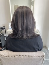 赤み・オレンジ味を抑えた透明感カラー